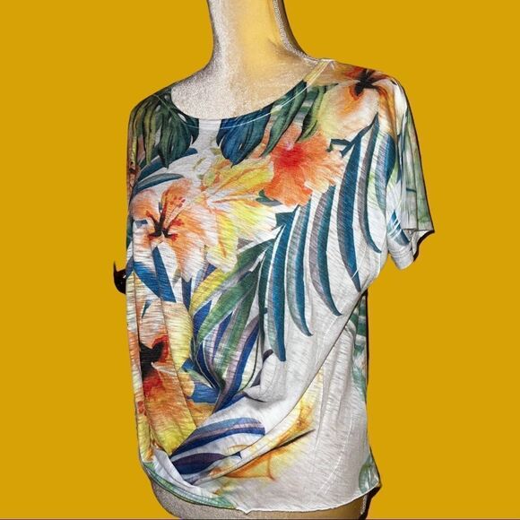 Tryst summery white tropical floral design top! Nwt - Picture 3 of 7
